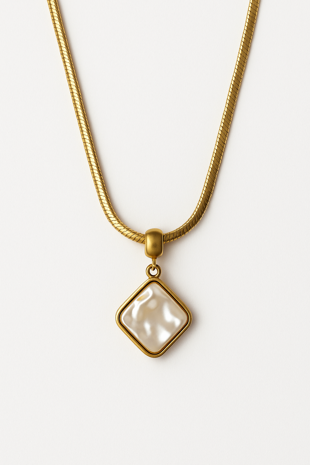 Gold-plated Korean square pendant necklace with pearl center