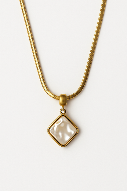 Gold-plated Korean square pendant necklace with pearl center
