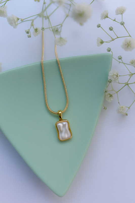 Gold-plated Korean necklace with irregular pearl pendant