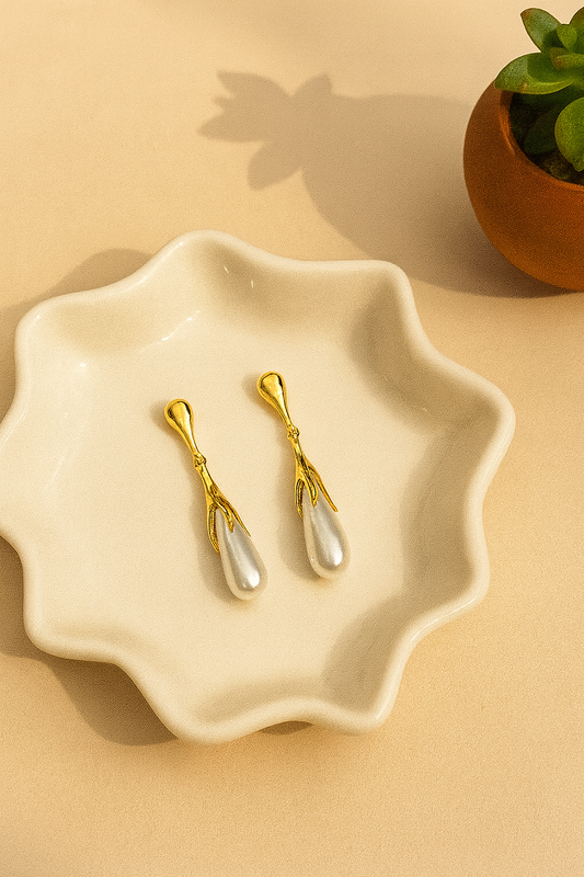 Gold-plated Korean pearl drop earrings with teardrop design
